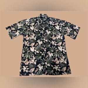 St. John’s Bay Men's Black Floral Shirt, Size S